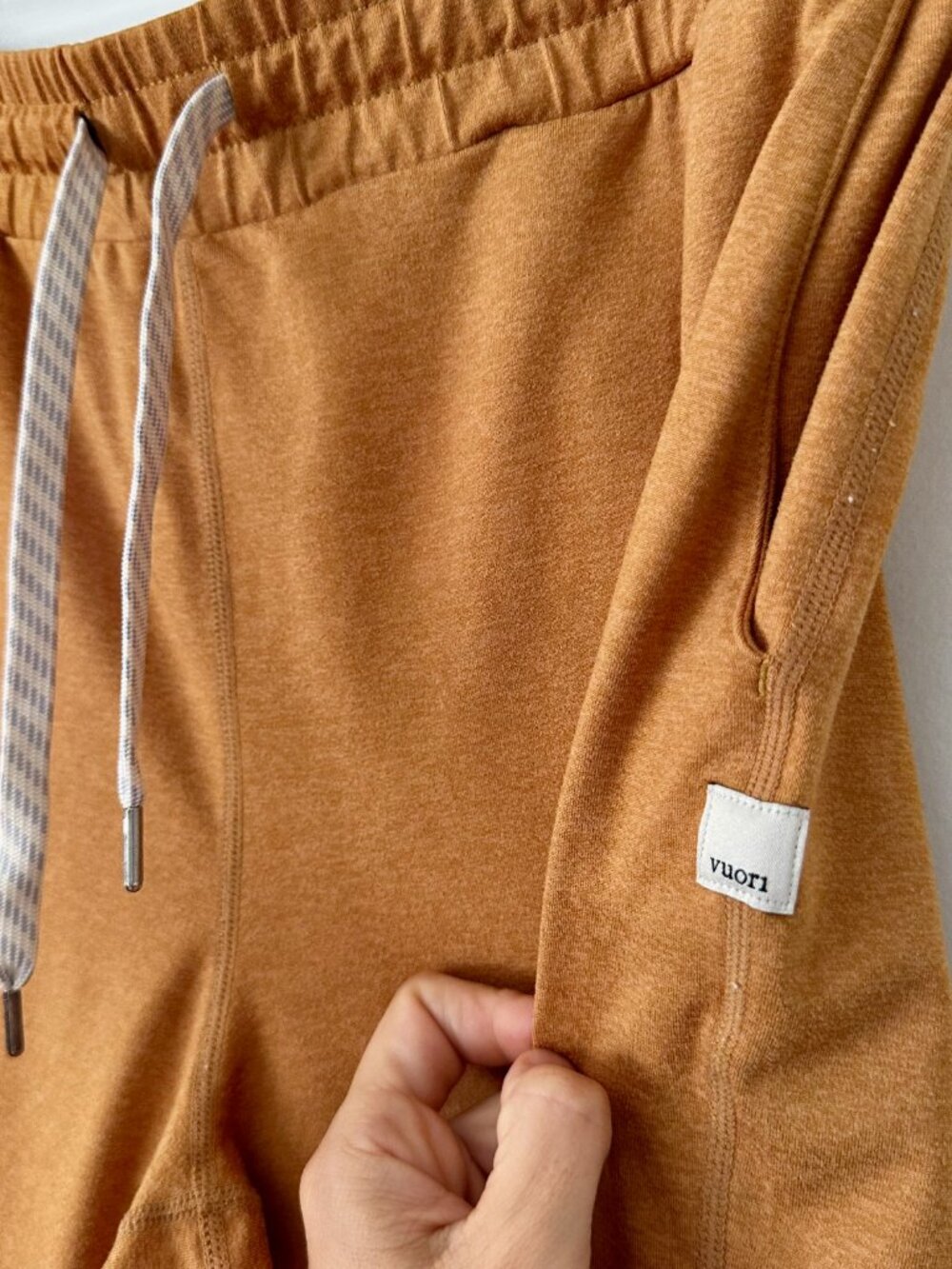 Vuori Performance Jogger in Mustard Sz M